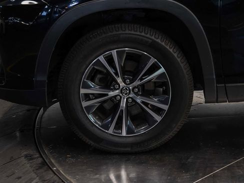 Used 2019 Toyota Highlander LE w/ Carpet Mat Package (TMS) FWD image 9