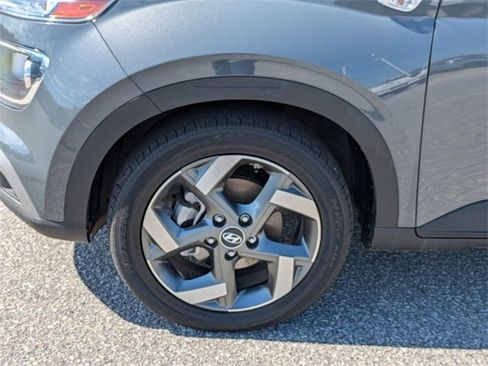 Used 2024 Hyundai Venue SEL image 10
