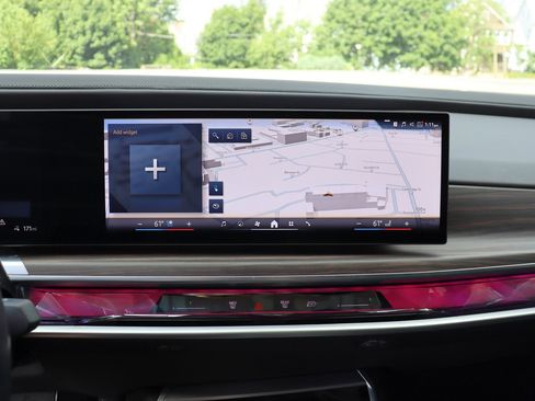 Used 2023 BMW i7 xDrive60 AWD/4WD image 33