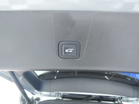 Used 2023 Chevrolet Traverse LT FWD image 31