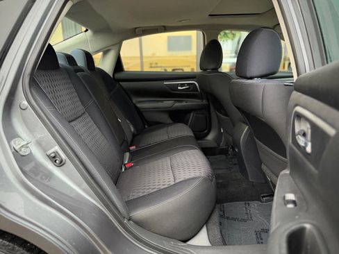 Used 2017 Nissan Altima 2.5 SV w/ Interior Lighting Package image 20