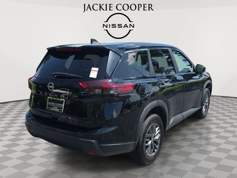 Used 2024 Nissan Rogue S FWD image 5