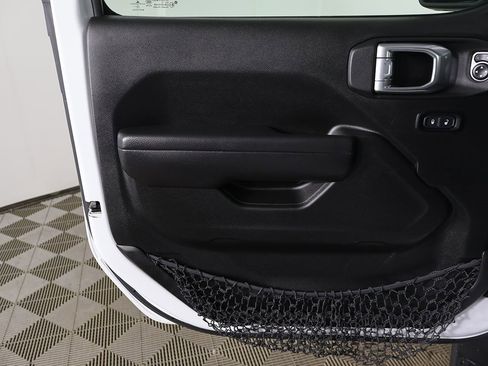 Used 2023 Jeep Gladiator Sport image 17