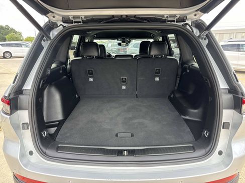 Used 2024 Jeep Grand Cherokee Altitude RWD image 8