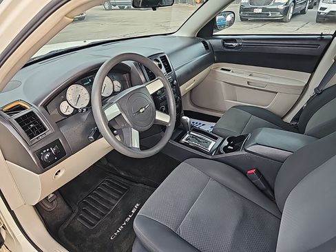 Used 2007 Chrysler 300 RWD image 12