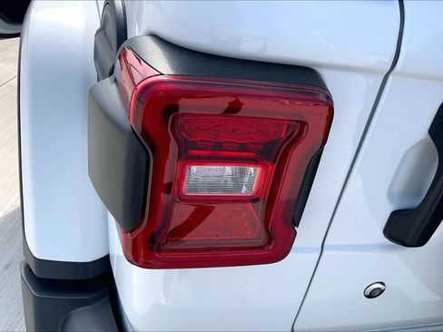 Used 2020 Jeep Wrangler Rubicon image 25