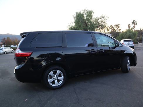 Used 2015 Toyota Sienna L image 8