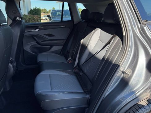 Used 2026 Volkswagen Tiguan SE FWD image 38