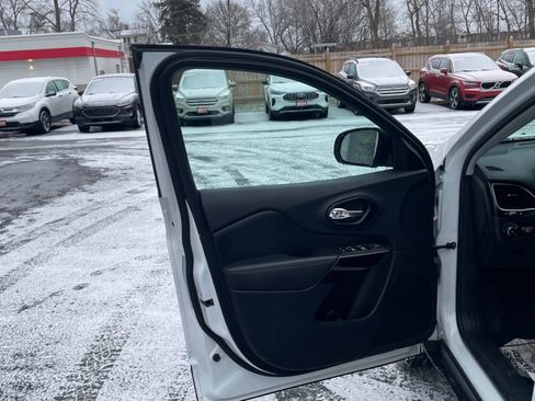 Used 2023 Jeep Cherokee Altitude Lux image 20