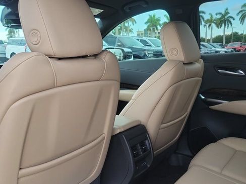 Used 2025 Cadillac XT4 Premium Luxury FWD image 20