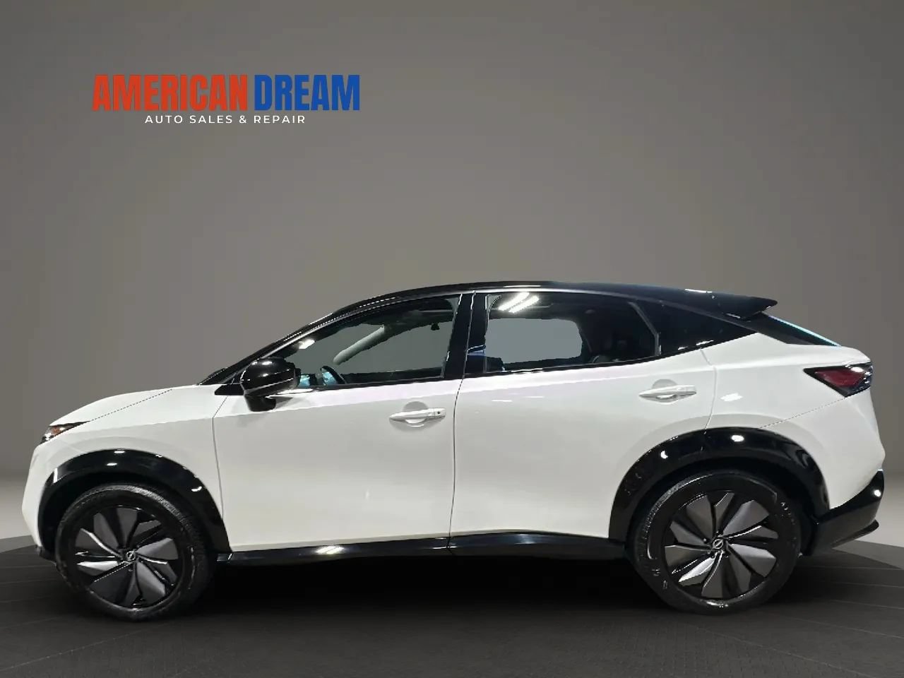 Used 2024 Nissan Ariya AWD image 2