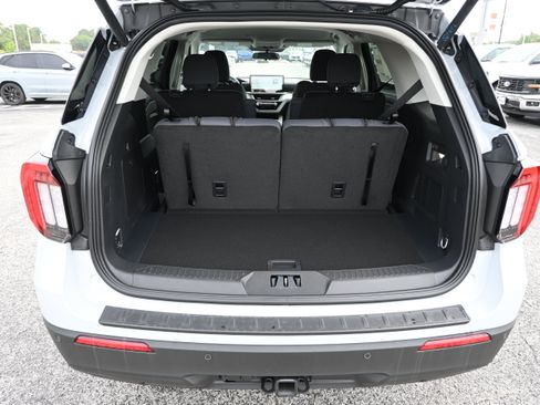 New 2026 Ford Explorer Active RWD image 7