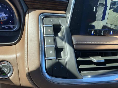 Used 2024 Chevrolet Suburban High Country w/ Premium Package 2 image 18