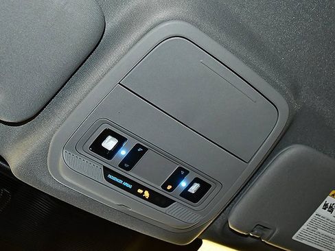 Used 2022 Ford Explorer XLT image 26