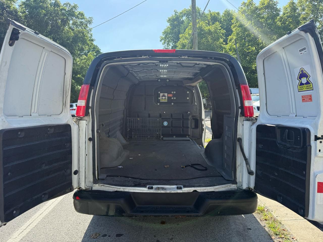 Used 2017 Chevrolet Express 2500 RWD image 11