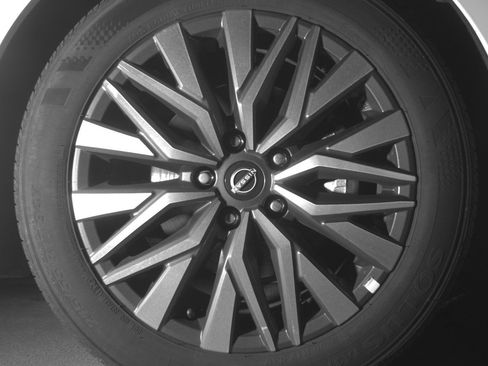 Used 2025 Nissan Altima 2.5 SV FWD image 13