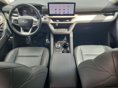 Used 2025 Ford Explorer Active w/ Active Comfort Package RWD image 18