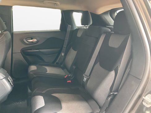 Used 2014 Jeep Cherokee Latitude w/ Cold Weather Group AWD/4WD image 13