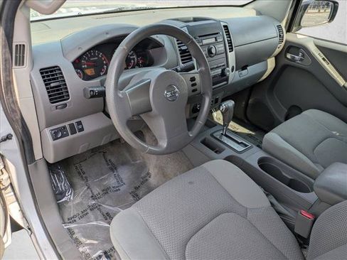 Used 2012 Nissan Frontier SV AWD/4WD image 10