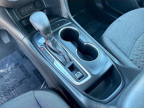 Used 2022 Chevrolet Equinox LT w/ Driver Convenience Package image 16