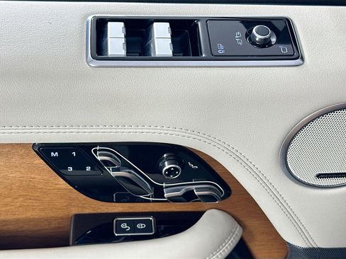 Used 2020 Land Rover Range Rover HSE image 18