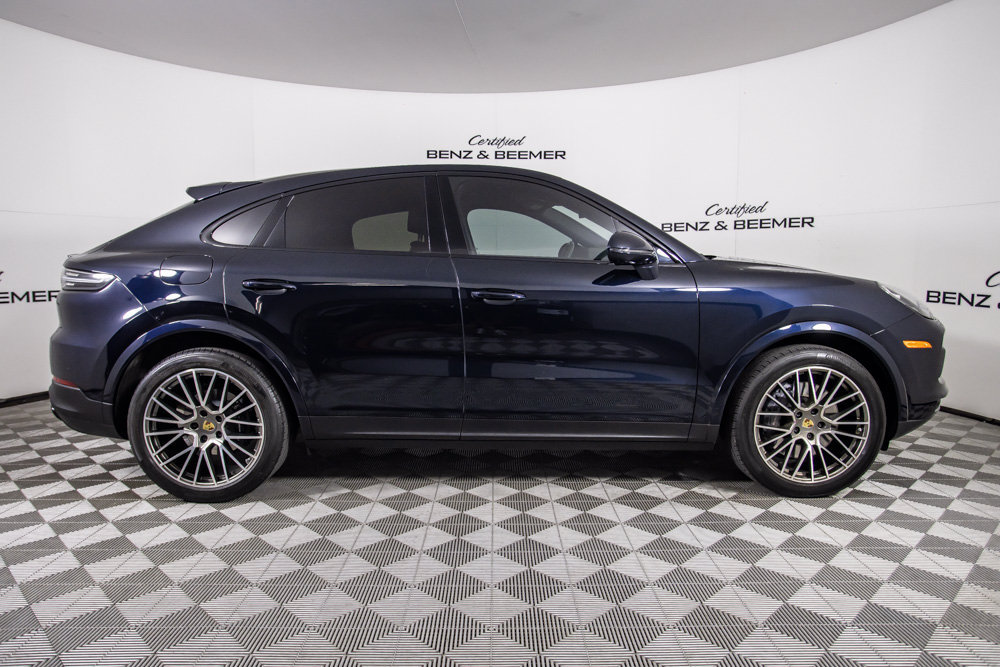 Used 2023 Porsche Cayenne Coupe AWD/4WD image 3