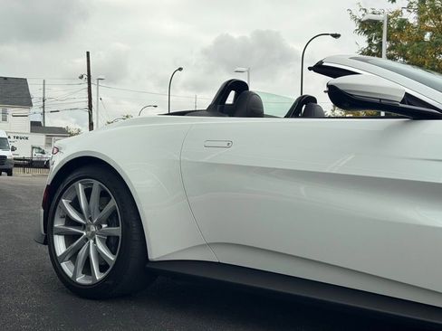 Used 2023 Aston Martin V8 Vantage Roadster RWD image 28