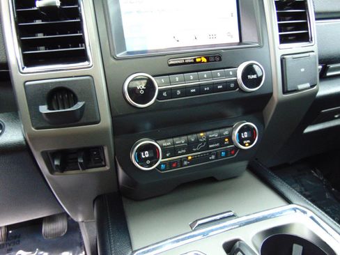 Used 2019 Ford Expedition Max XLT w/ Equipment Group 202A AWD/4WD image 28