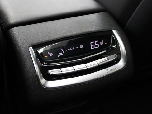 Used 2025 Cadillac XT6 Premium Luxury image 28