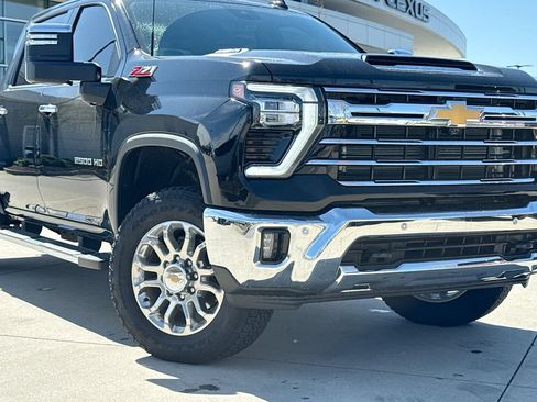 Used 2025 Chevrolet Silverado 2500 LTZ w/ LTZ Premium Package AWD/4WD image 9