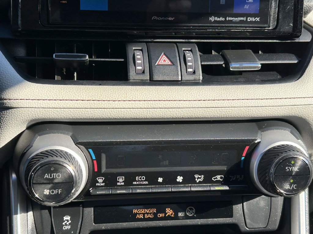 Used 2019 Toyota RAV4 XLE Premium FWD image 40