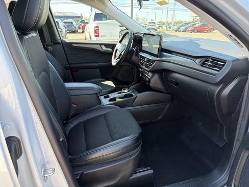 Used 2025 Ford Escape SE FWD image 17