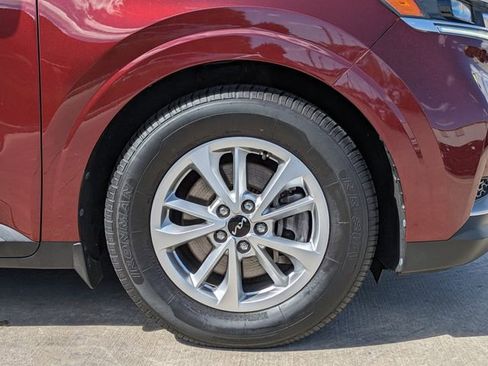 Used 2022 Kia Carnival LX image 12