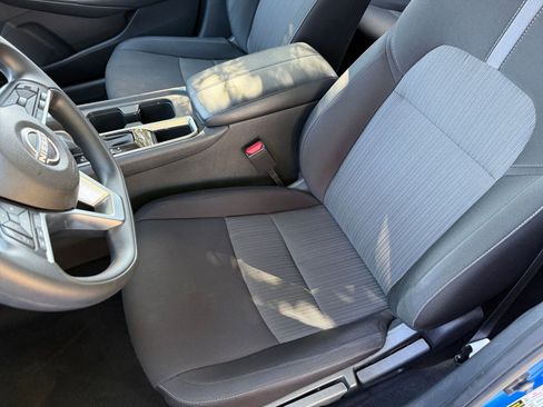 Used 2025 Nissan Sentra SV FWD image 36