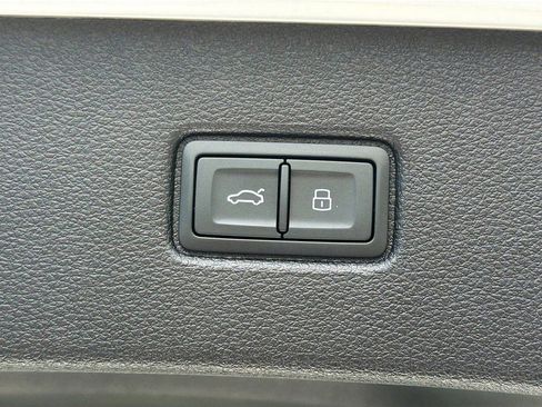 Used 2025 Audi Q7 3.0T Premium image 15