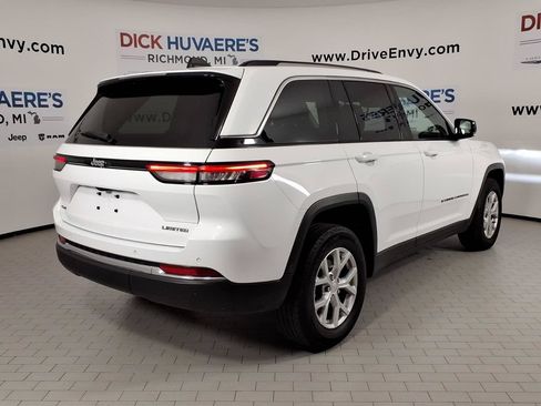 Used 2023 Jeep Grand Cherokee Limited AWD/4WD image 4