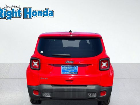Used 2023 Jeep Renegade Latitude AWD/4WD image 9