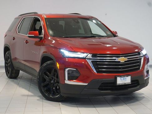 Certified 2023 Chevrolet Traverse LT w/ Rear Camera Mirror Package image 2