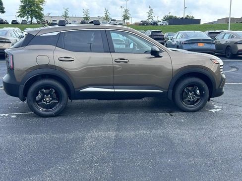 Used 2026 Nissan Kicks SV w/ Cold Weather Package FWD image 2