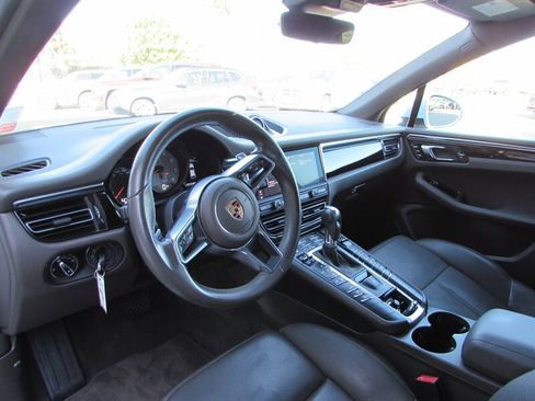 Used 2020 Porsche Macan S image 9