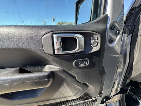 Used 2020 Jeep Gladiator Sport w/ Quick Order Package 24S image 18