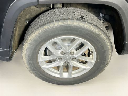 Used 2023 Jeep Grand Cherokee L Laredo w/ Luxury Tech Group I AWD/4WD image 31