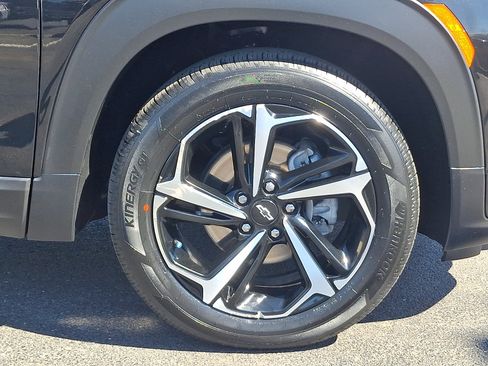 Used 2023 Chevrolet TrailBlazer RS w/ Convenience Package FWD image 9