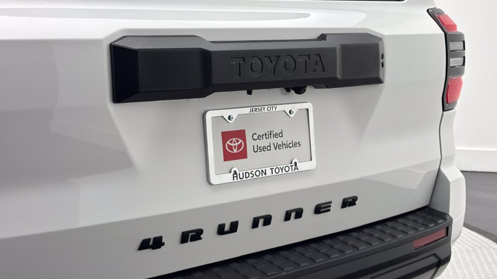 Used 2025 Toyota 4Runner SR5 AWD/4WD image 8