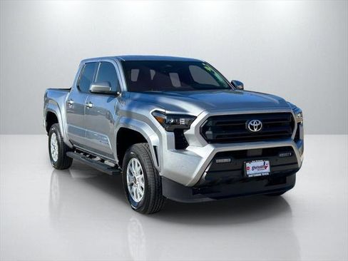 Certified 2025 Toyota Tacoma SR5 image 3