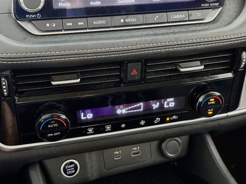 Used 2021 Nissan Rogue SV FWD image 17