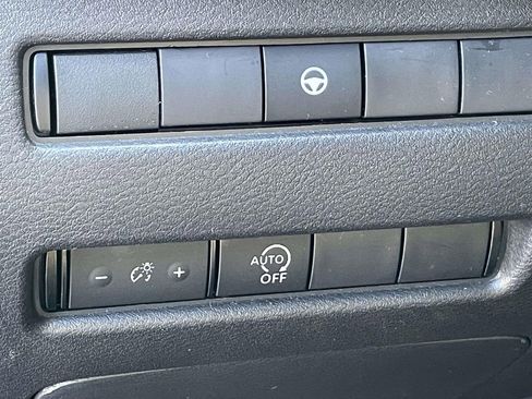 Used 2023 Nissan Rogue SV image 17