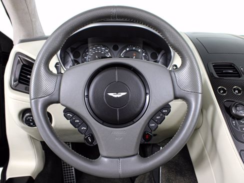 Used 2014 Aston Martin Vanquish Volante RWD image 42