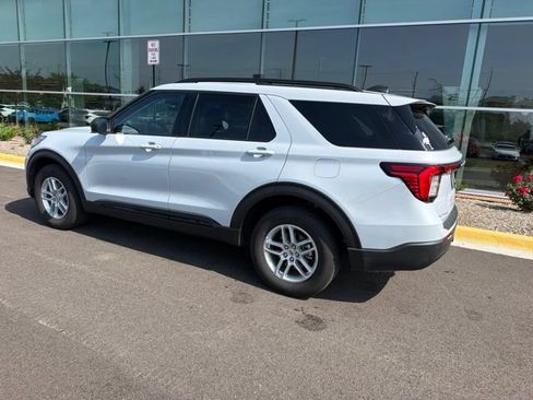Used 2026 Ford Explorer Active AWD/4WD image 8