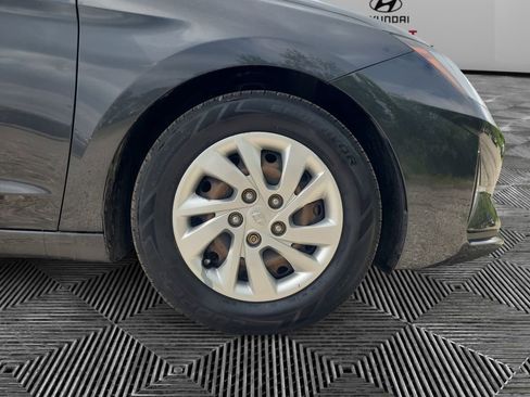 Used 2020 Hyundai Elantra SE w/ Cargo Package (C1) FWD image 16
